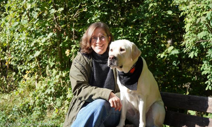 Eine Frau und ein Hund