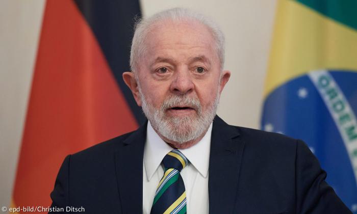 Ein Mann im Anzug