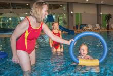 Schwimmunterricht für Kinder der Deutschen Lebens-Rettungs-Gesellschaft