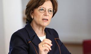 Sozialministerin Emilia Müller
