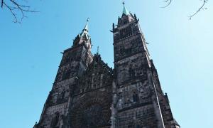 St. Lorenz Evangelische Kirche Nürnberg 2017 außen Turm