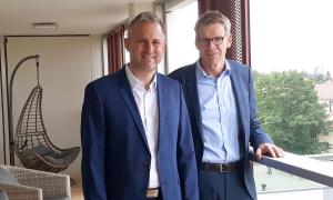 Hannes Erhardt und Robert Flock, Geschäftsführer des Evangelischen Siedlungswerks Bayern (ESW) bei der Vorstellung der Jahresbilanz 2017 des Unternehmens in Fürth. 