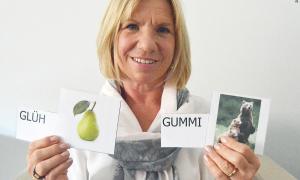 Petra Glauber beim Gedächtnistraining