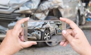 Gaffer fotografieren Unfall mit dem Handy