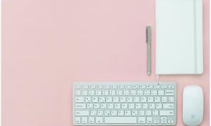 Computertastatur rosa Hintergrund