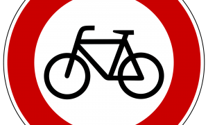 Schild mit Fahrverbot für Fahrräder