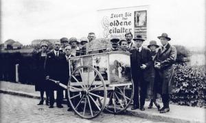 Zeugen Jehovas mit Missionskarren, 1920er-Jahre. 