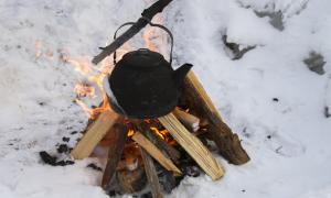 Winter Schnee Lagerfeuer Kochen