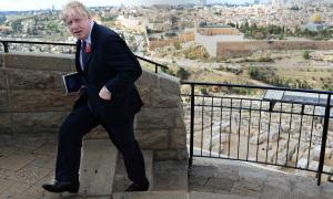 Betete mit Kippa auf dem Kopf an der Klagemauer: Großbritanniens neuer Premier Boris Johnson 2015 bei einem Jerusalem-Besuch auf dem Ölberg.