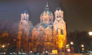 Lukaskirche München Orange your City