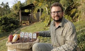 Der Tropenökologe Arno Wielgoss gründete zusammen mit einer Kollegin das Würzburg-Frankfurter Start-up "Perú Puro", das  faire gehandelte und bio-zertifizierte Schokolade aus peruanischem Ur-Kakao herstellt.