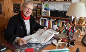Waldemar Pisarski (80) am Schreibtisch