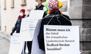 Demonstration vor dem Landeskirchenamt in München 2021
