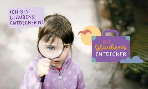 Kind schaut durch Lupe