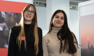 Ayana Lüdtke und Susanna Khakhan Samail auf de Messer "ConSozial" in Nürnberg.