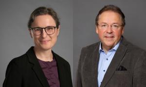 Eine Frau und ein Mann vor grauem Hintergrund