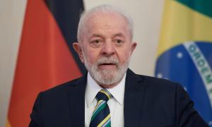 Ein Mann im Anzug